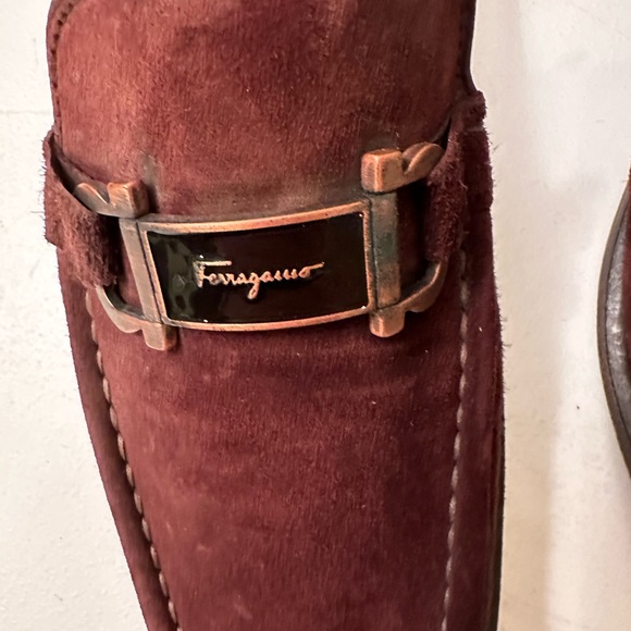 FERRAGAMO vintage brown suede loafers with metal logo size 8m. Gently worn - Picture 2 of 4